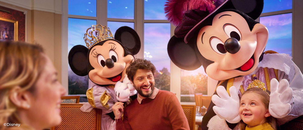 Guests With Mickey And Minnie, Royal Banquet, Disneyland® Hotel